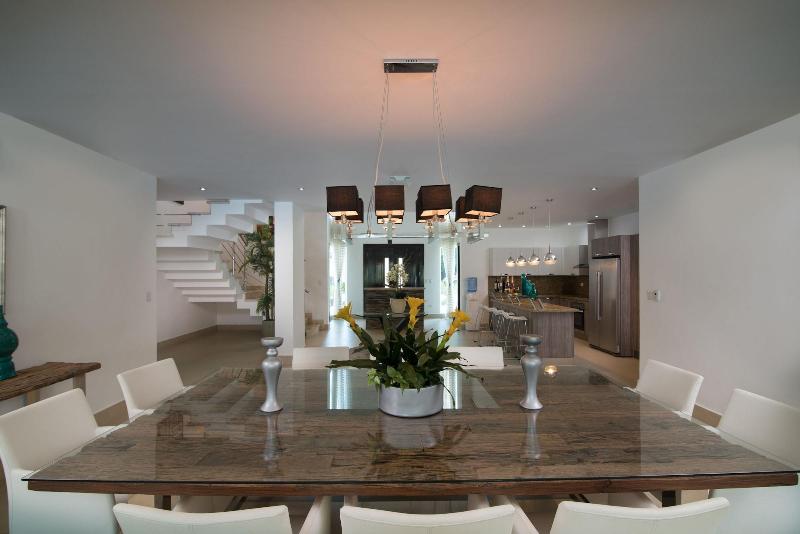 Crown Villas 5 bdrm image