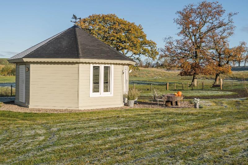 Dunroamin Lodges image