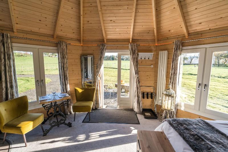 Dunroamin Lodges image