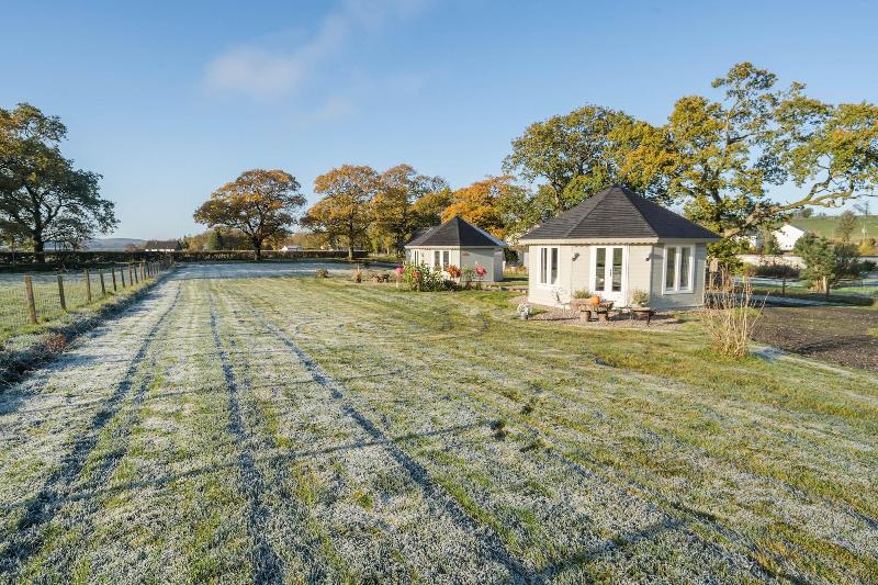 Dunroamin Lodges image