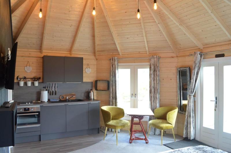 Dunroamin Lodges image