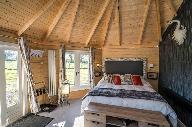 Dunroamin Lodges image