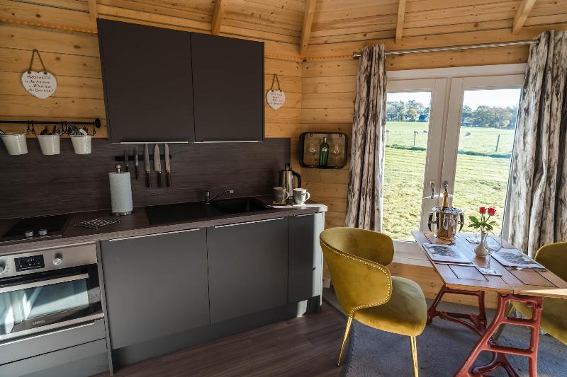 Dunroamin Lodges image
