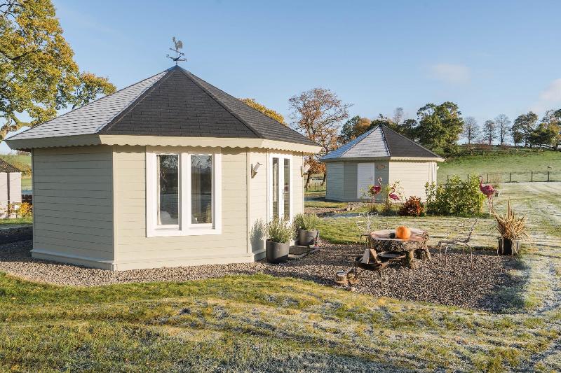 Dunroamin Lodges image
