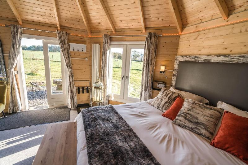 Dunroamin Lodges image