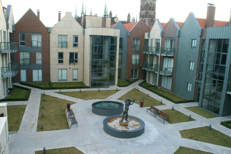 IRS ROYAL APARTMENTS - IRS Kwartal Kamienic — exterior view