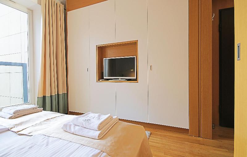 IRS ROYAL APARTMENTS - IRS Kwartal Kamienic image