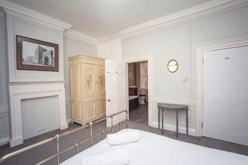 The Georgian Townhouse Pierrepont Place image