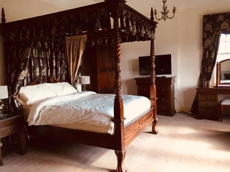 Brass Castle Country House Accommodation image