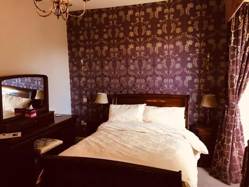 Brass Castle Country House Accommodation image