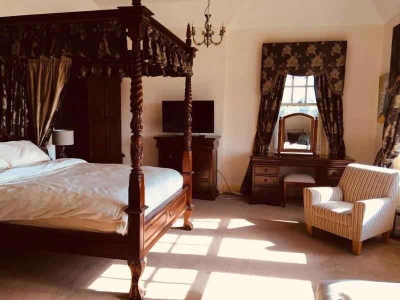 Brass Castle Country House Accommodation image