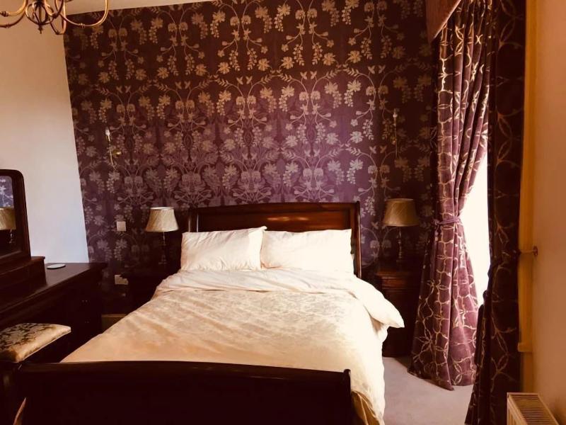 Brass Castle Country House Accommodation image