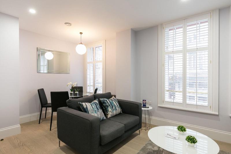 Urban Chic - Shaftesbury image