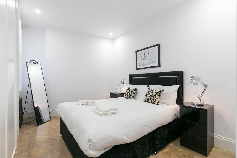 Urban Chic - Shaftesbury image