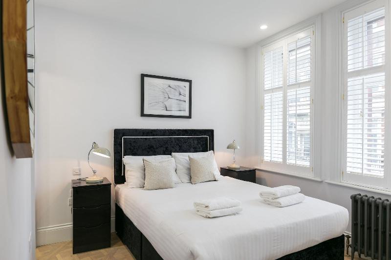 Urban Chic - Shaftesbury image