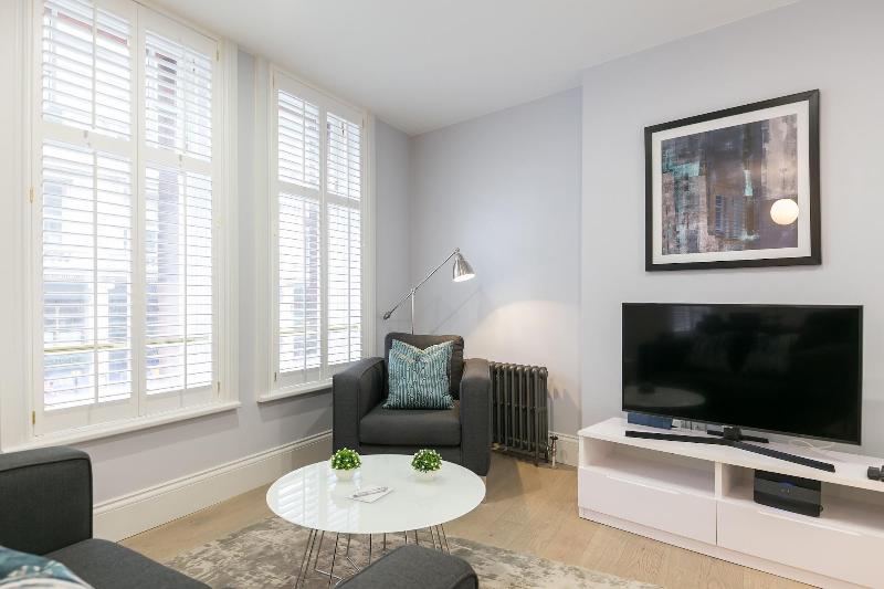 Urban Chic - Shaftesbury image
