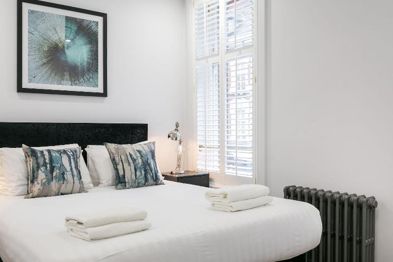 Urban Chic - Shaftesbury image