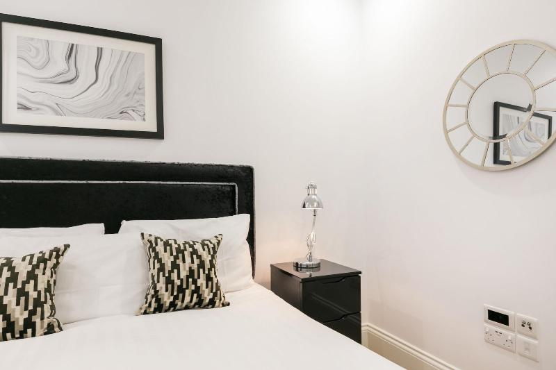 Urban Chic - Shaftesbury image