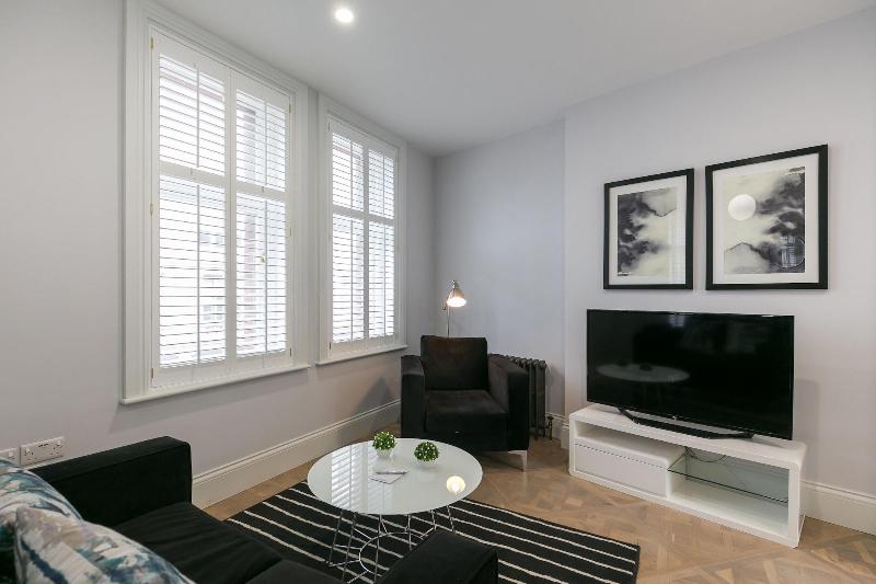 Urban Chic - Shaftesbury image