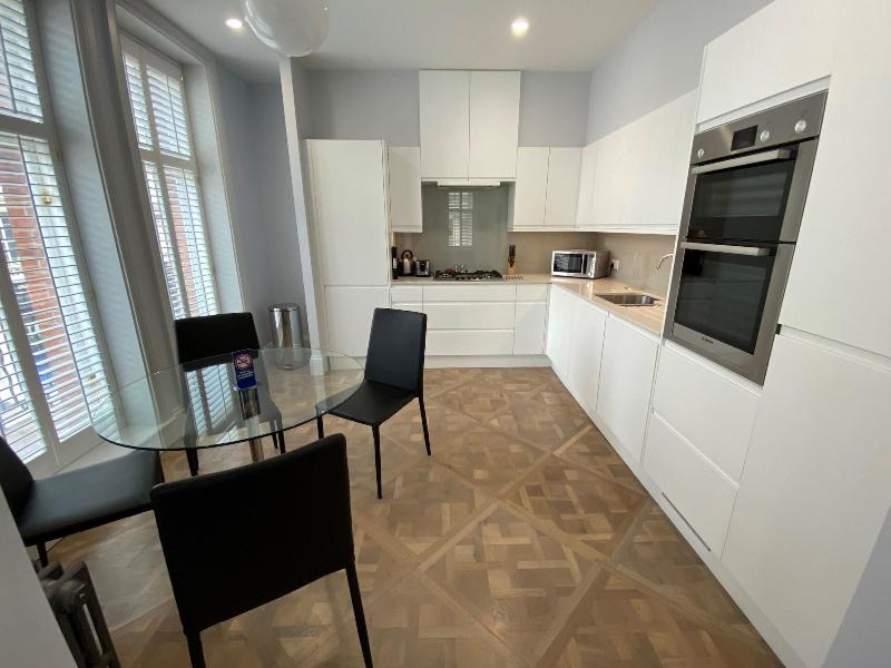 Urban Chic - Shaftesbury image