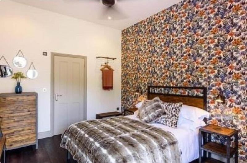 The George Inn image