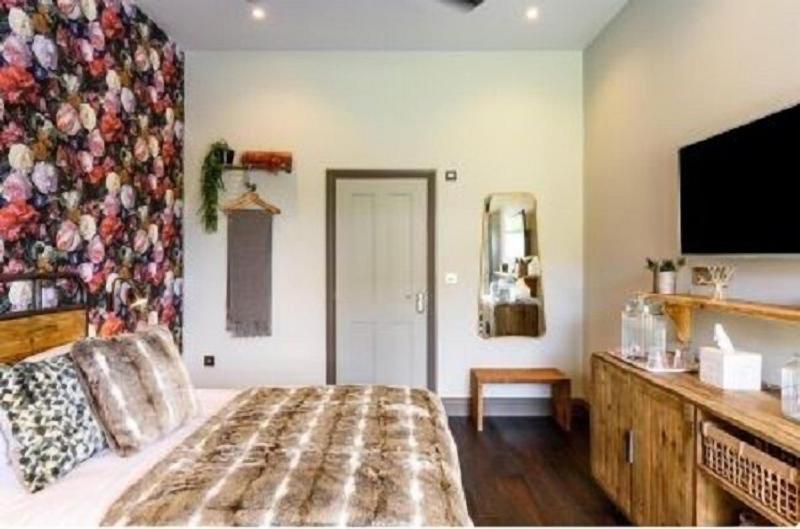 The George Inn image