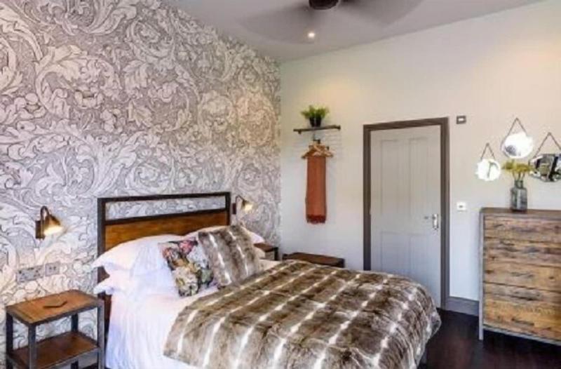 The George Inn image