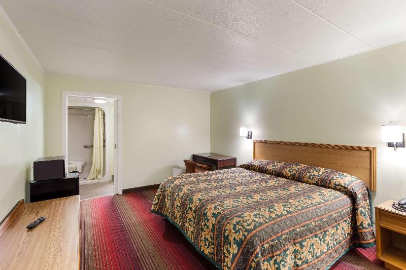 Rodeway Inn South Point, OH. image