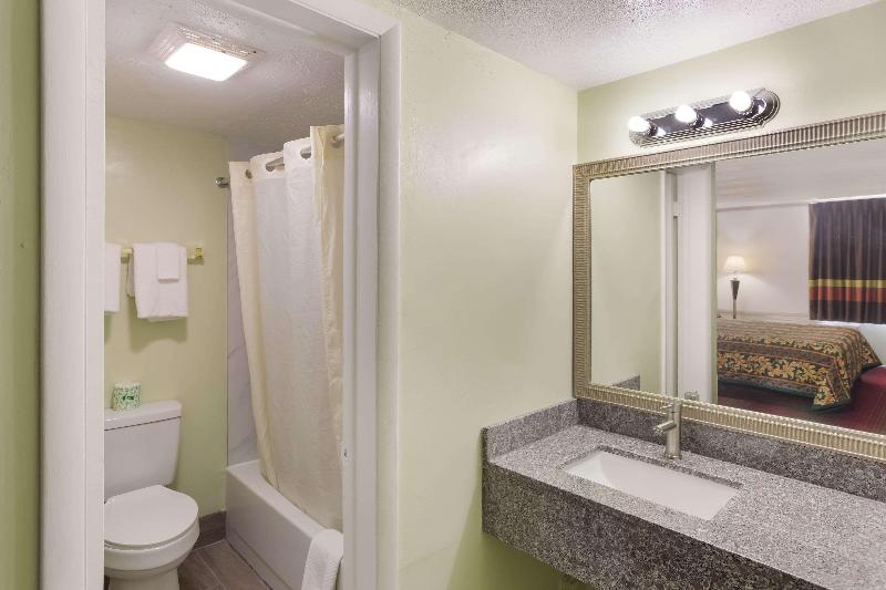 Rodeway Inn South Point, OH. image