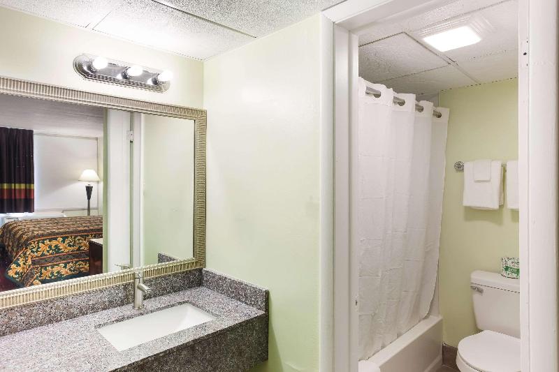 Rodeway Inn South Point, OH. image