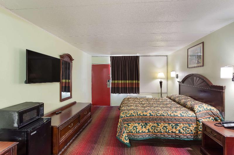 Rodeway Inn South Point, OH. image