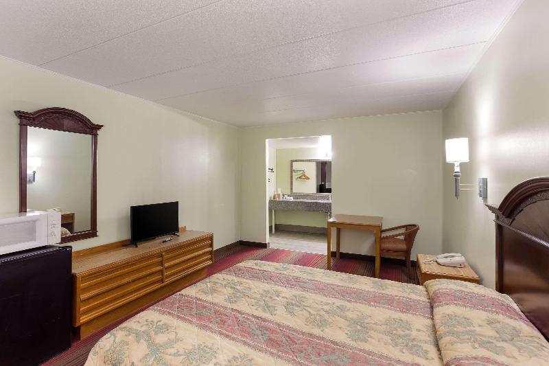 Rodeway Inn South Point, OH. image