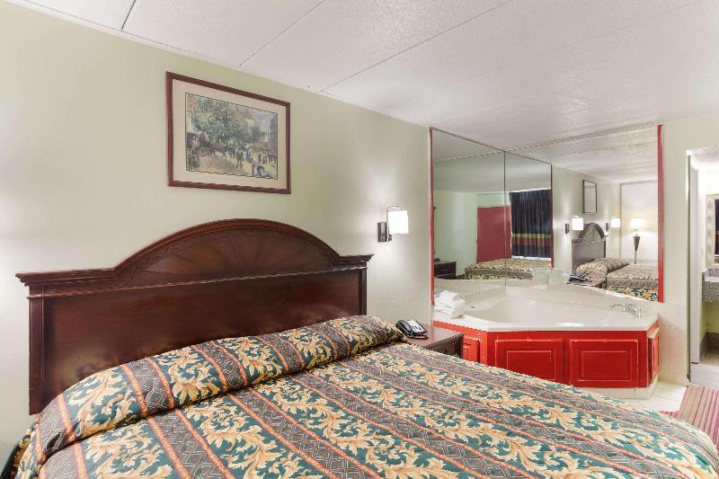 Rodeway Inn South Point, OH. image