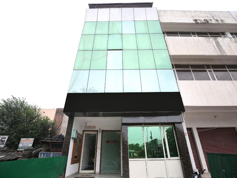 Oyo 16736 Hotel Hm Crystal image