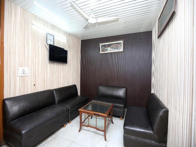 Oyo 16736 Hotel Hm Crystal image