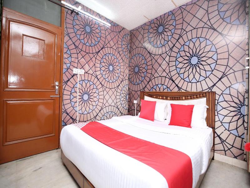 Oyo 16736 Hotel Hm Crystal image