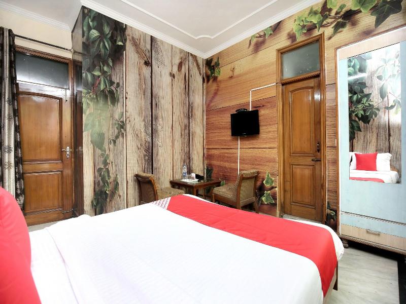 Oyo 16736 Hotel Hm Crystal image