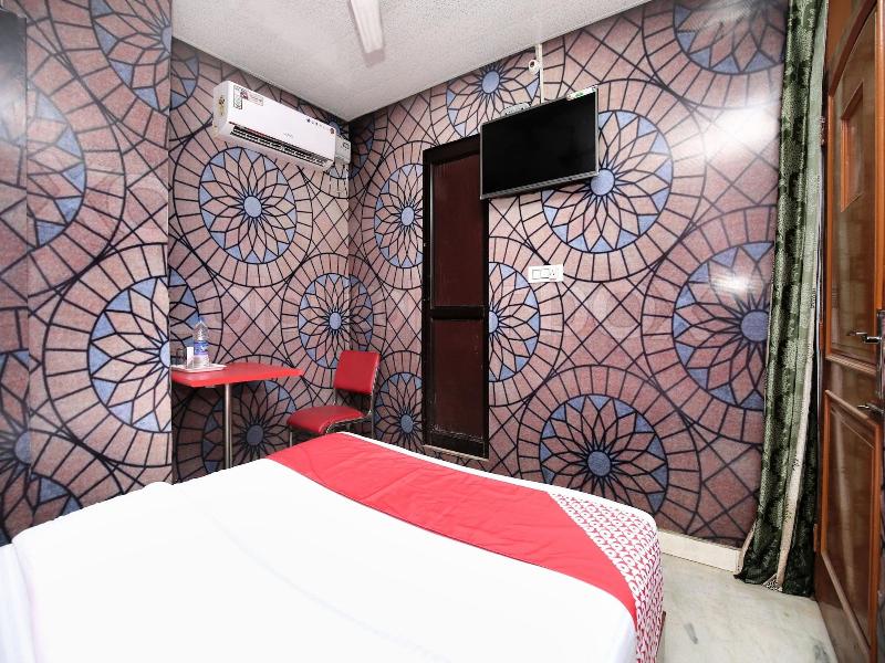Oyo 16736 Hotel Hm Crystal image
