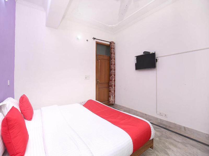 Oyo 16736 Hotel Hm Crystal image