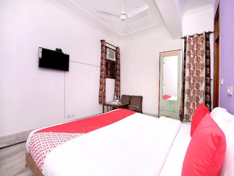 Oyo 16736 Hotel Hm Crystal image