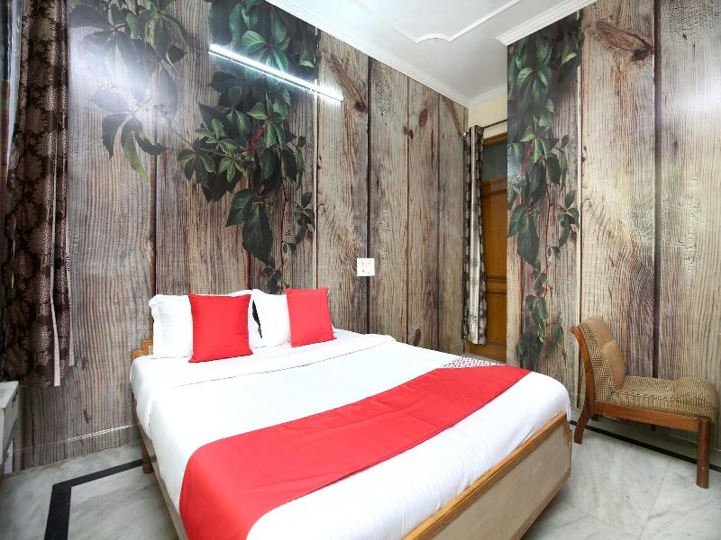Oyo 16736 Hotel Hm Crystal image