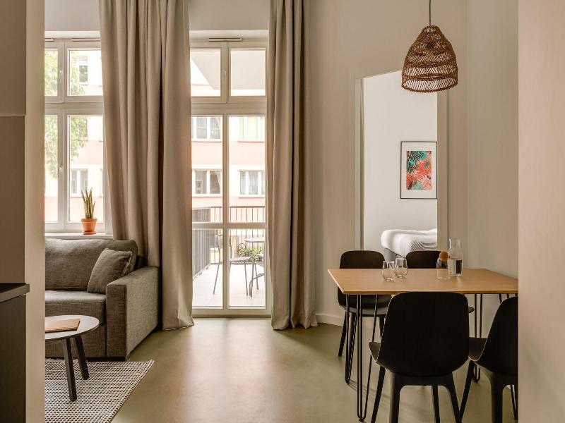 Plantonia Aparthotel image