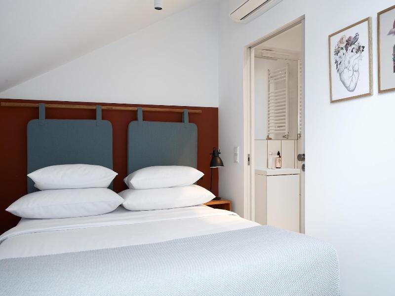 Plantonia Aparthotel image