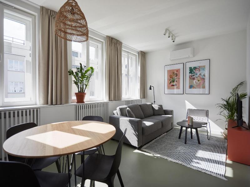 Plantonia Aparthotel image
