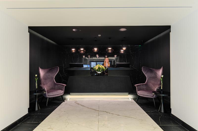 B The Hotel image