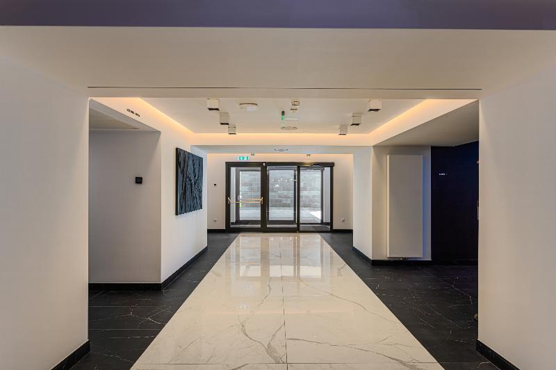 B The Hotel image