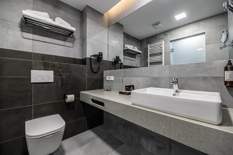 B The Hotel image