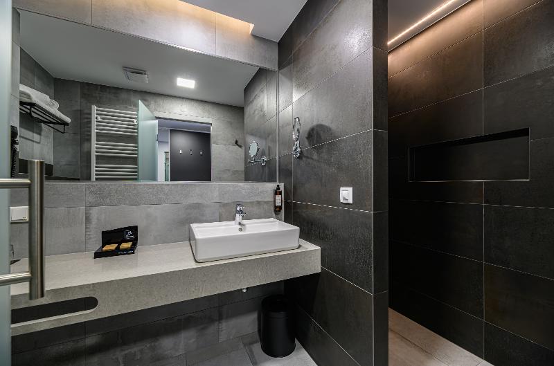 B The Hotel image
