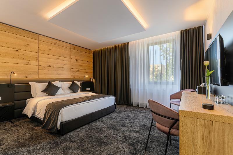 B The Hotel image