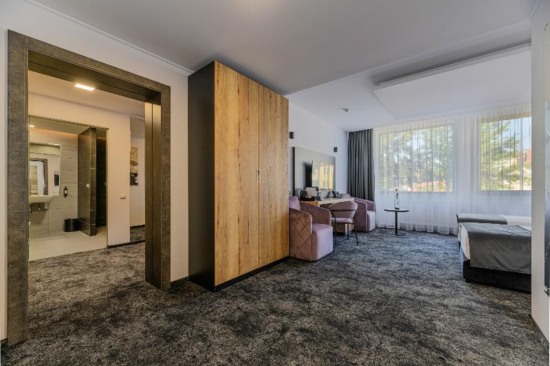 B The Hotel image